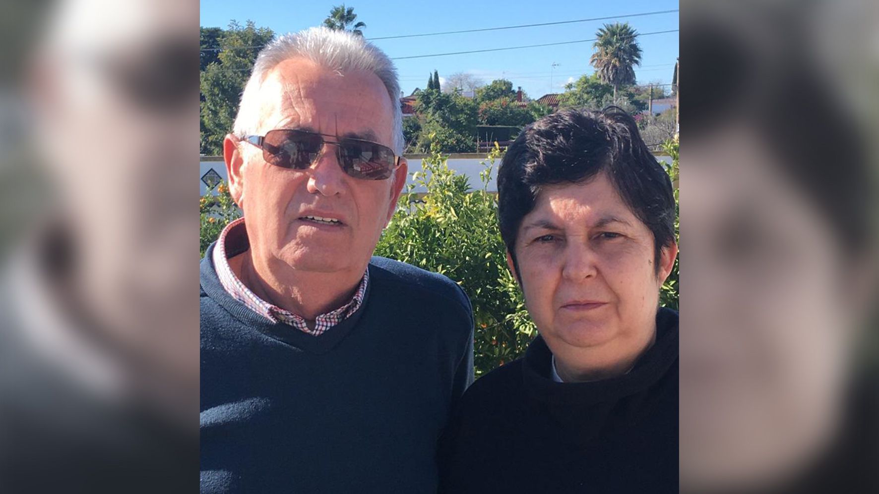 Teresa Muñoz, enferma de esclerosis múltiple, y su marido, Rafael Castro, en una imagen reciente.