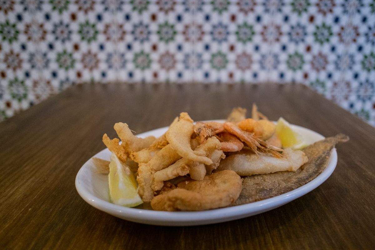 Surtido de pescado frito en una imagen de archivo.