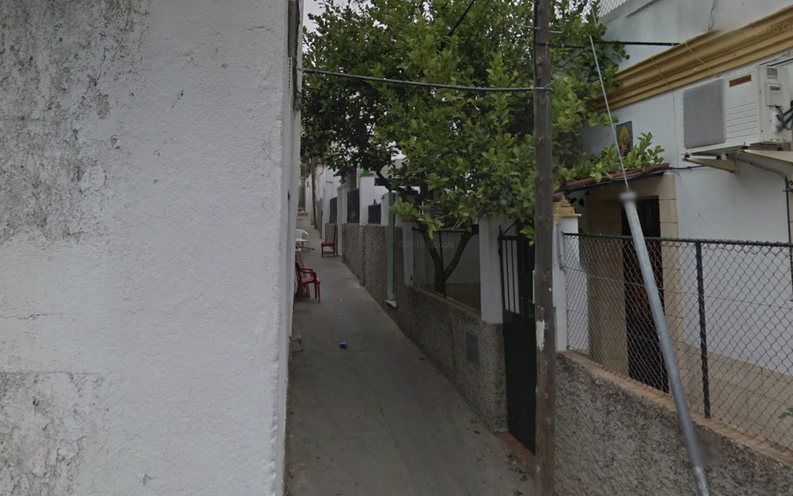 Excepcional intervención sanitaria y policial. En la imagen, la calle Emilia, en una imagen de Google Maps, en la barriada de Torresoto.