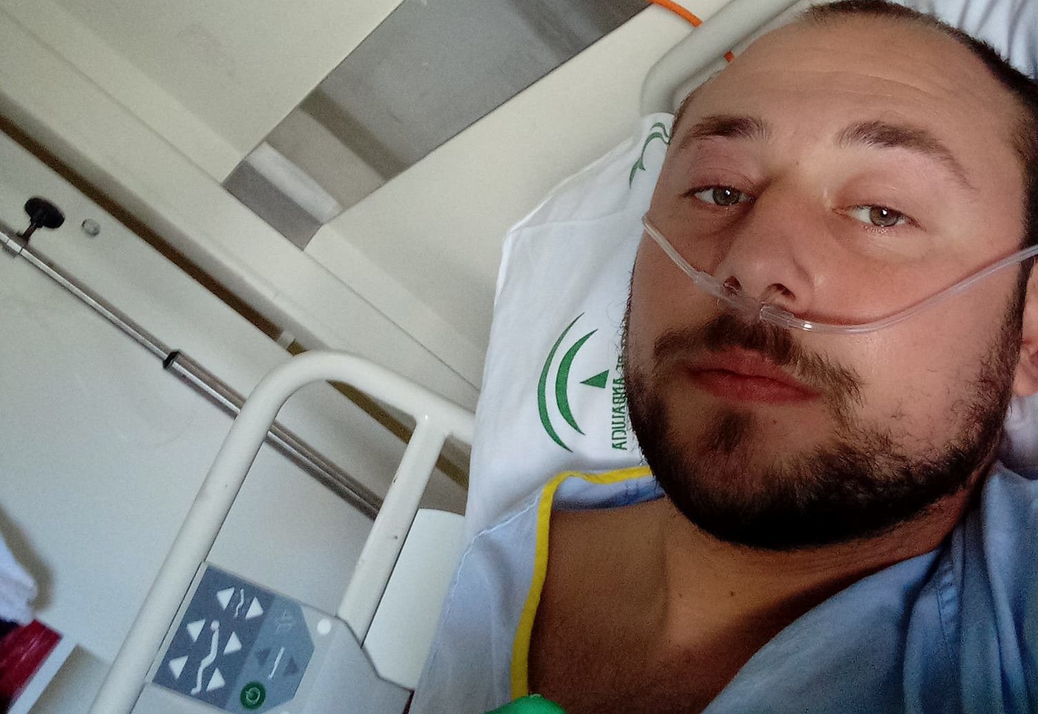 Juan de la María, en su imagen subida a redes sociales para informar de que se encuentra ingresado por covid.