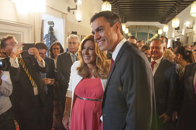 El PSOE-A puede llegar a primeros del año próximo sin saber quién será su candidato en las autonómicas. En la imagen, Susana Díaz y Pedro Sánchez, en la investidura de la primera como presidenta de la Junta en 2015.