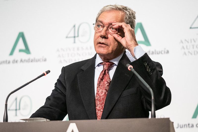 El consejero de Universidades, Rogelio Velasco, en rueda de prensa.