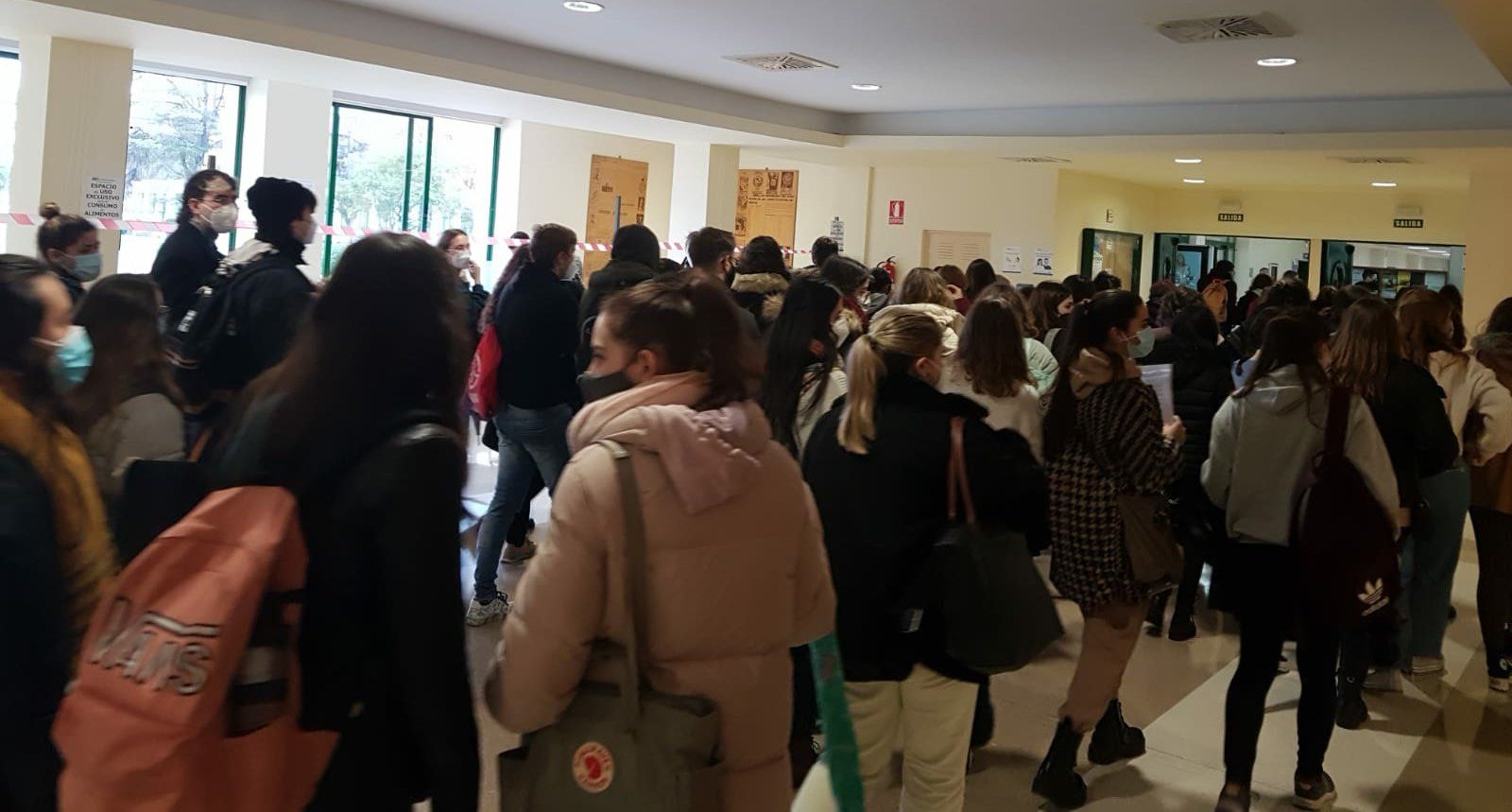 Unversitarios en Córdoba, para un examen este enero. FOTO: Frente de Estudiantes UCO