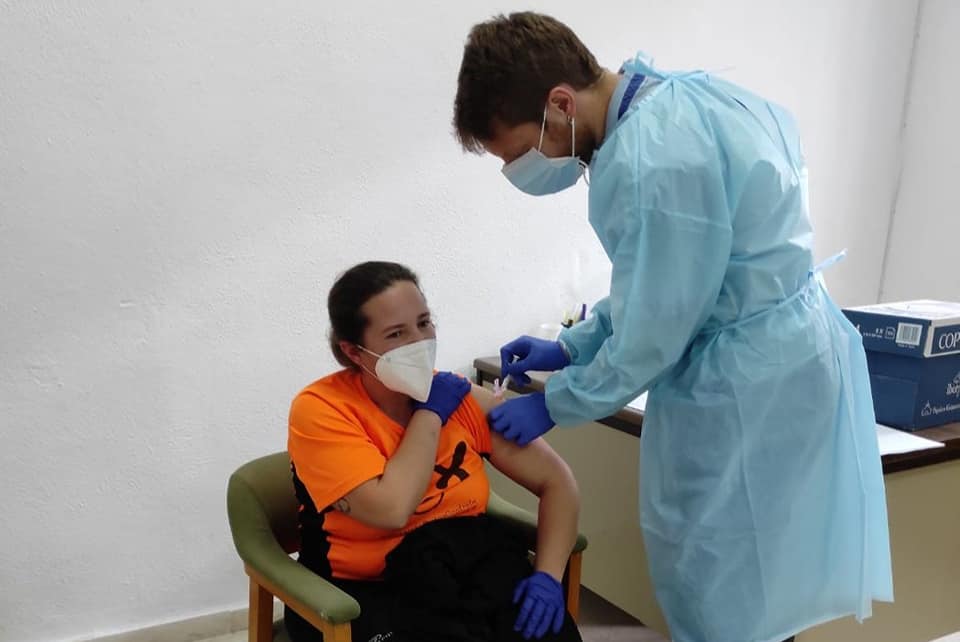 Vacunación de empleados de la residencia Magdalena, en Puerto Serrano, en días pasados.