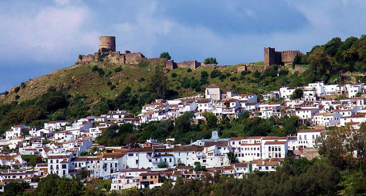 Vista del castillo de Jimena de la Frontera, finalista para convertirse en Pueblo Ferrero Rocher 2020.