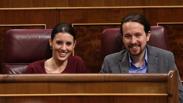 Irene Montero y Pablo Iglesias, en el Congreso. FOTO: ELDIARIO.ES