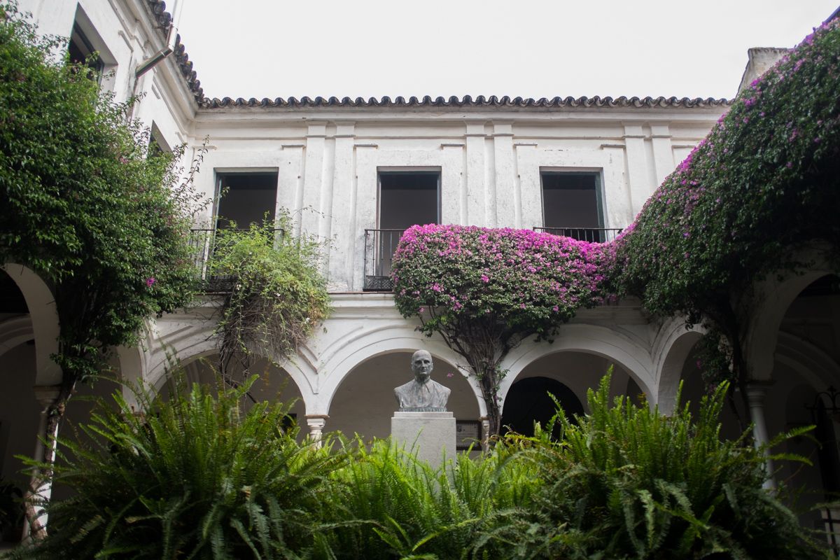 Patio de la Casa de la Cilla, sede social de Barbadillo. FOTO: MANU GARCÍA.