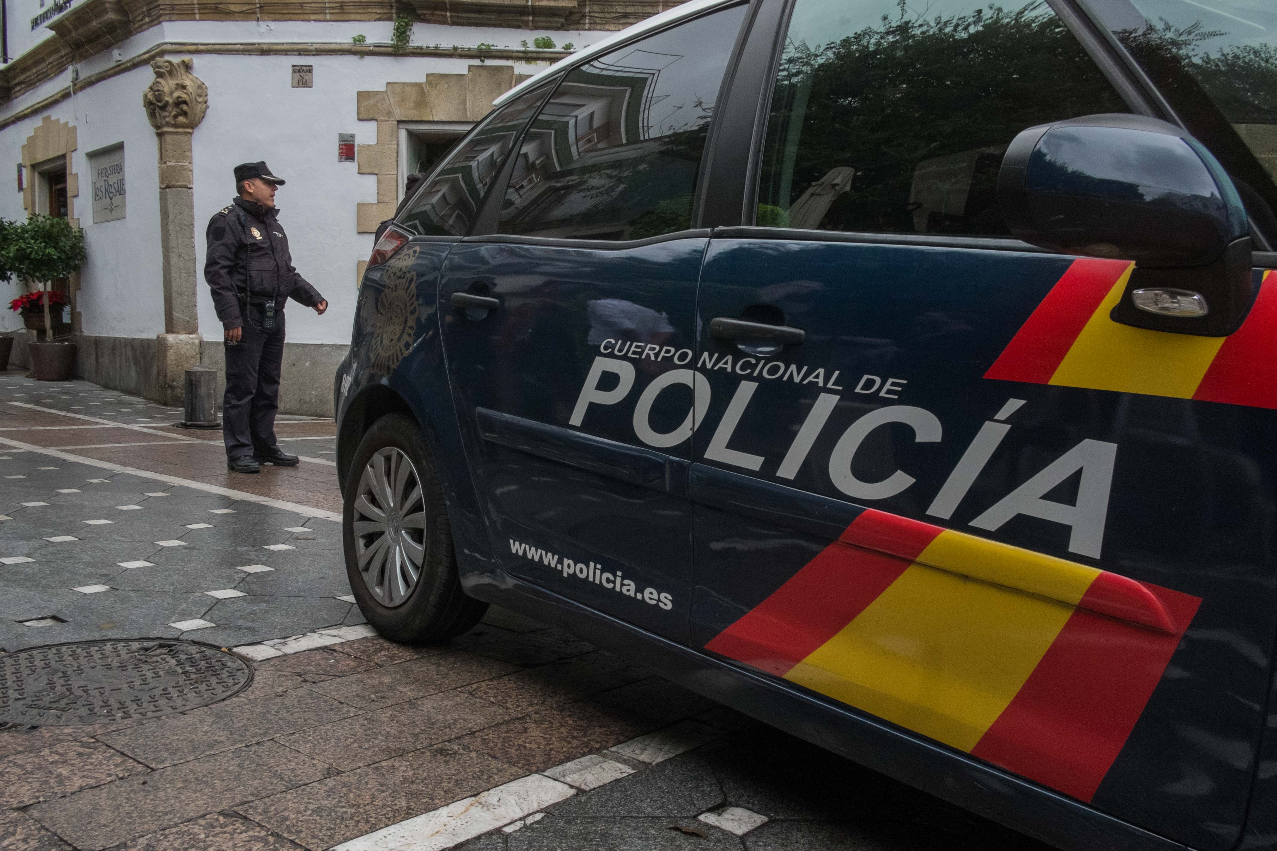 Interior activa medidas antiterroristas para Navidad. En la imagen, un agente de Policía Nacional.