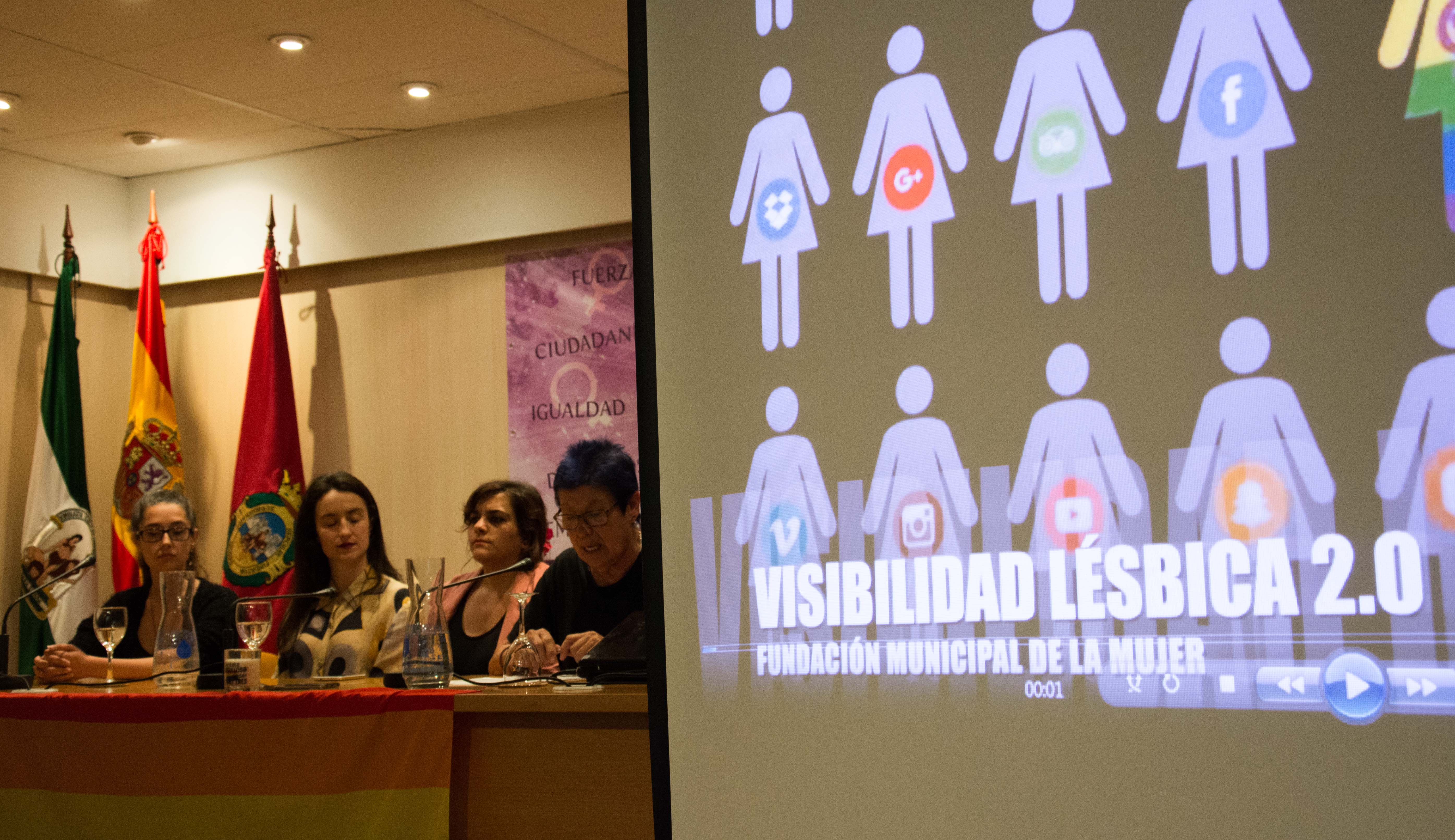Mesa redonda sobre visibilidad lésbica en la Fundación Municipal de la Mujer. FOTO: ESTEFANÍA ESCORIZA.