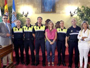 Alcaldesa_preside_toma_posesion_oficiales_Policia_Local-300x225
