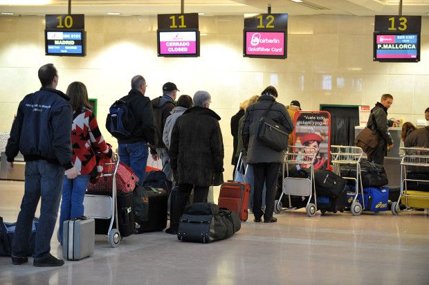Colas en los mostradores de Air Berlin en el Aeropuerto de Jerez, en una imagen de archivo.