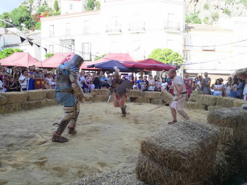 Una pasada simulación de combates de gladiadores en Ubrique. FOTO: PAQUI VIRUEZ. 