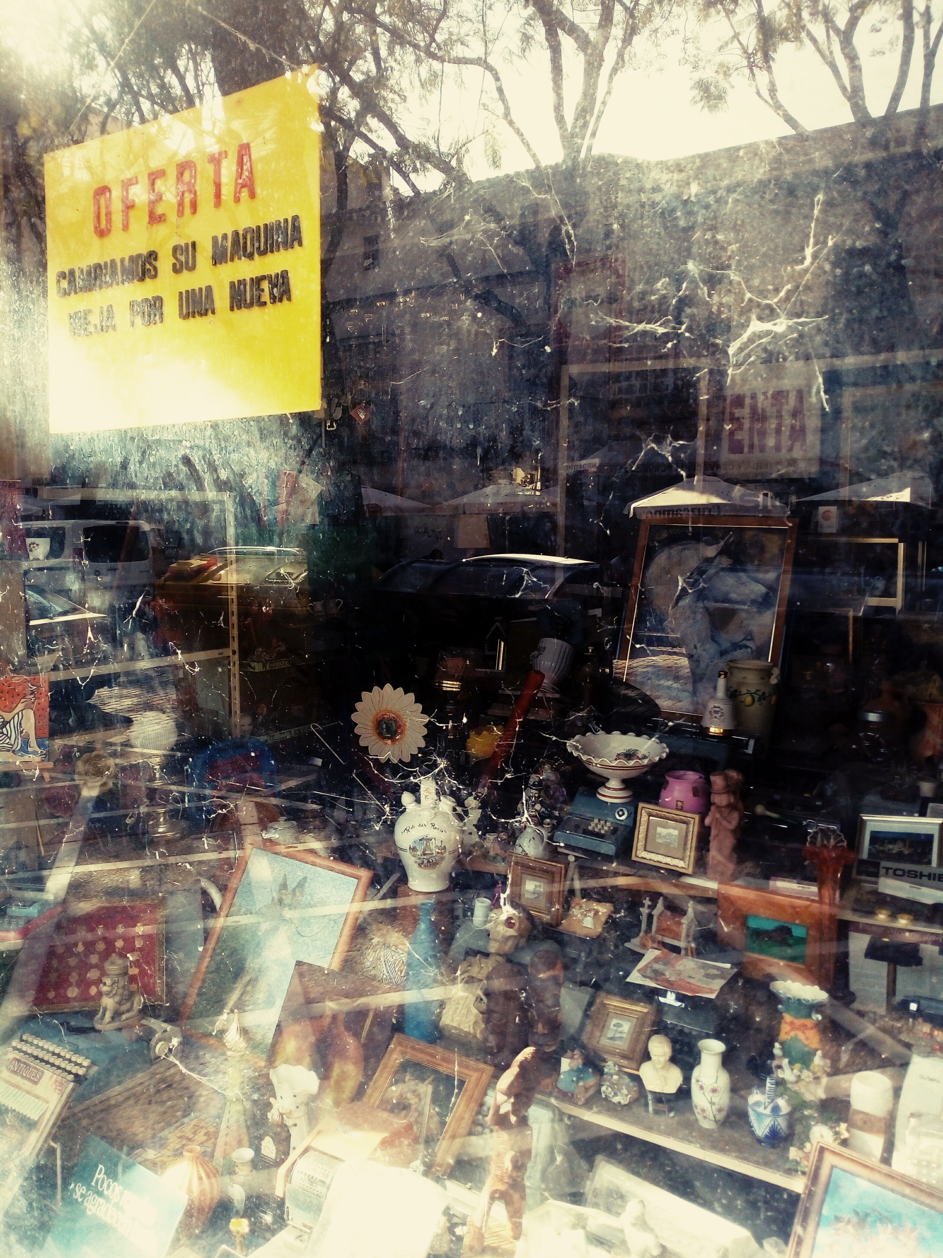 El escaparate de la tienda Arroyo. FOTO: SANTIAGO MORENO.