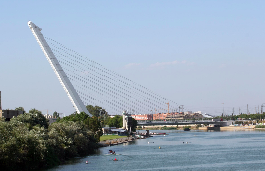 El sevillano puente del Alamillo, sobre el río Guadalquivir. FOTO: EUROPA PRESS.