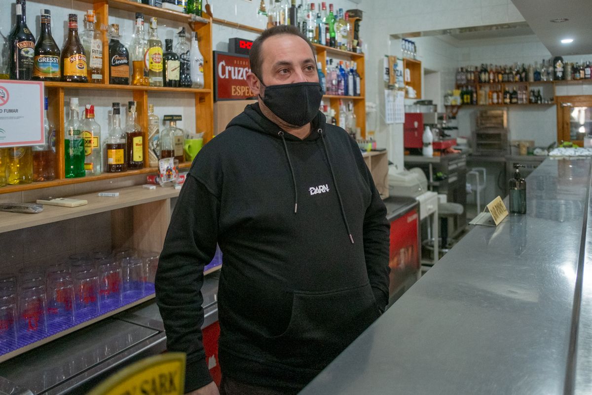 José Miguel, propietario del bar.