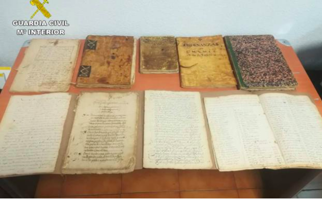 Algunos de los manuscritos recuperados por la Guardia Civil. 