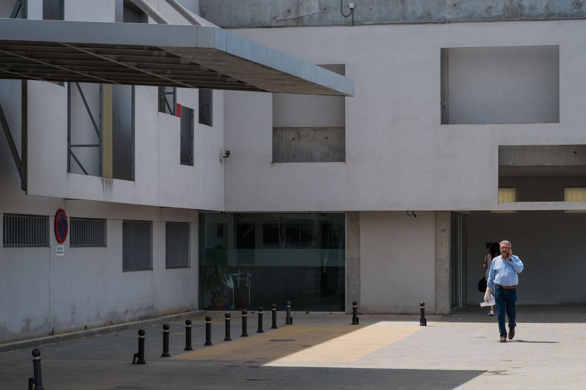 Imagen del exterior del centro de salud La Milagrosa. FOTO: MANU GARCÍA. 