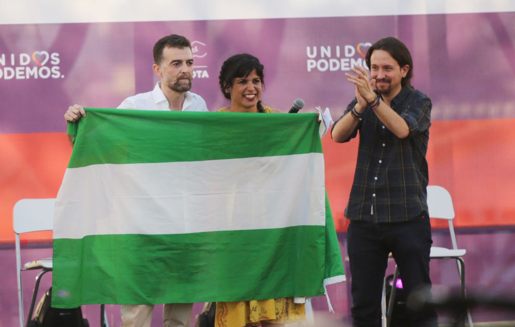 Antonio Maíllo y Teresa Rodríguez, junto a Pablo Iglesias en el mitin de Jerez de 2016. FOTO: JUAN CARLOS TORO