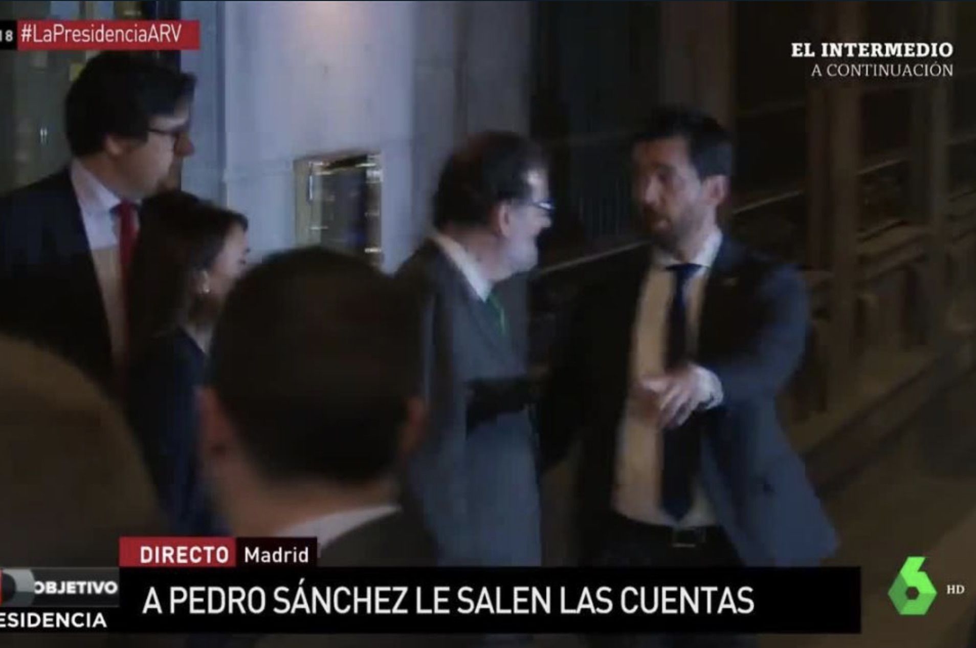 Rajoy, a su salida del bar donde se refugió durante la tarde de la moción de censura.