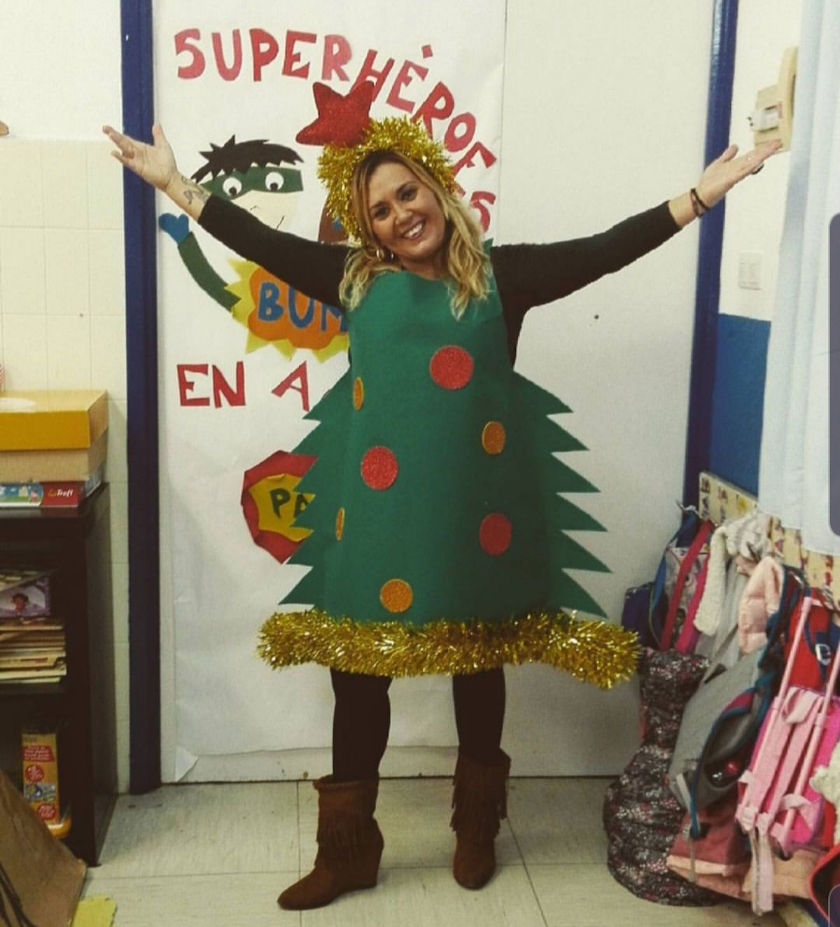 Ana González, disfrazada de árbol de Navidad.