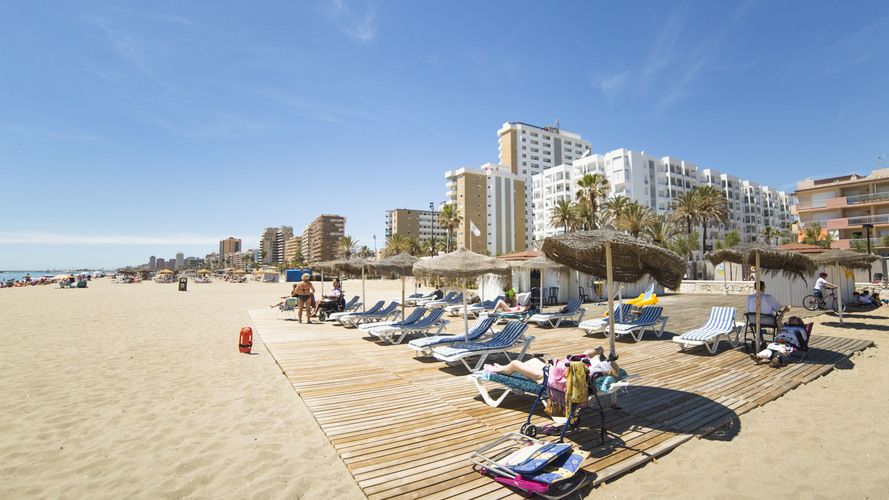 Playa de las Gaviotas, en Fuengirola, el pasado verano. Autor: Turismo Andaluz