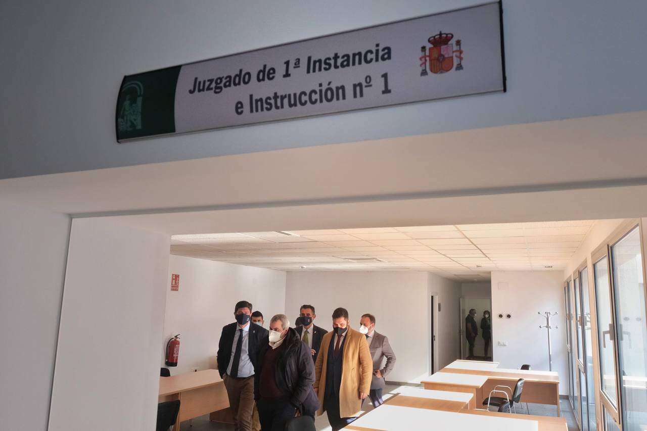 Juan Marín, esta semana, en una visita a la nueva sede judicial en Barbate.