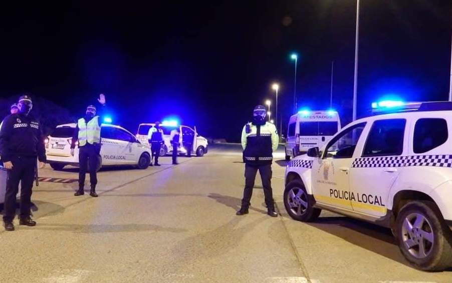 Control policial en uno de los acceso a la ciudad, esta pasada medianoche. Autor: Ayuntamiento (Policía Local de Jerez)