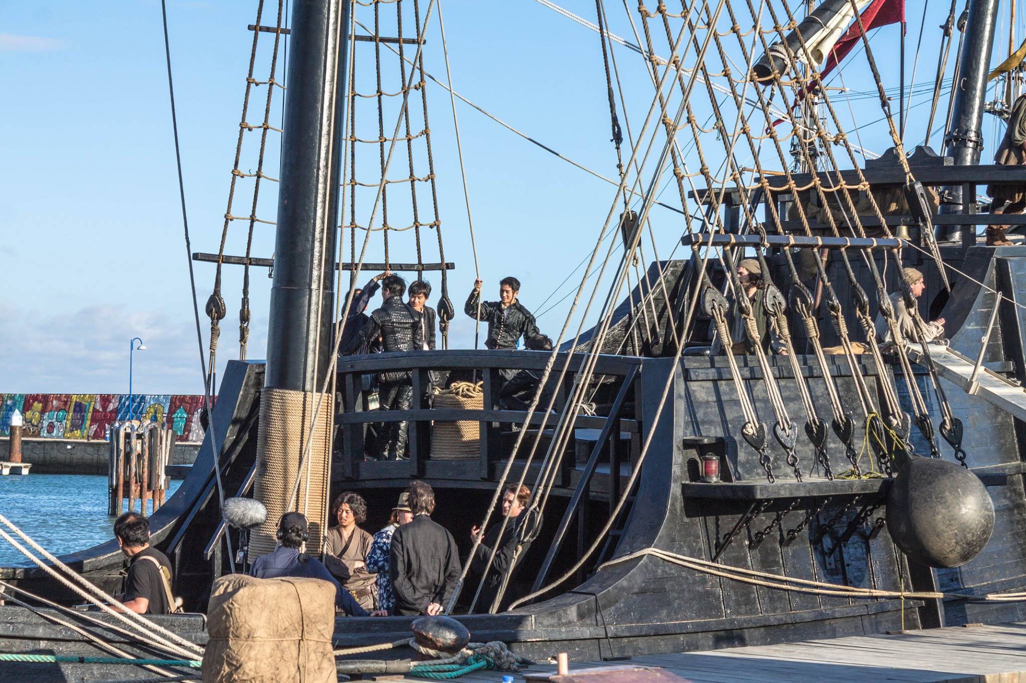 Un barco pirata en el muelle de Puerto Sherry. FOTO: FRANCISCO DOELLO.