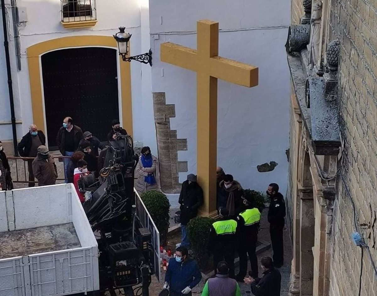 Críticas a la alcaldesa de un pueblo de Córdoba por derribar la Cruz del Llanito de las Descalzas, que "exalta la dictadura".