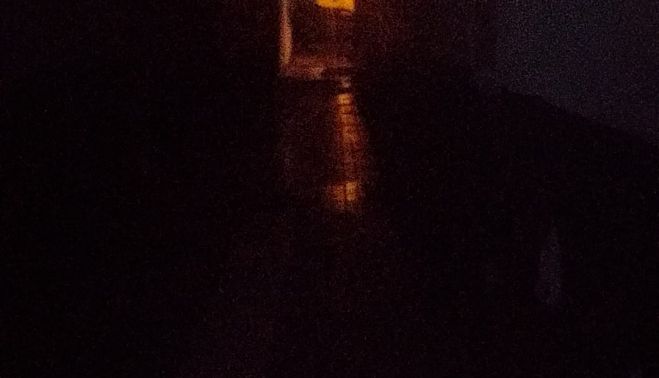 La oscuridad en algunas calles es total.