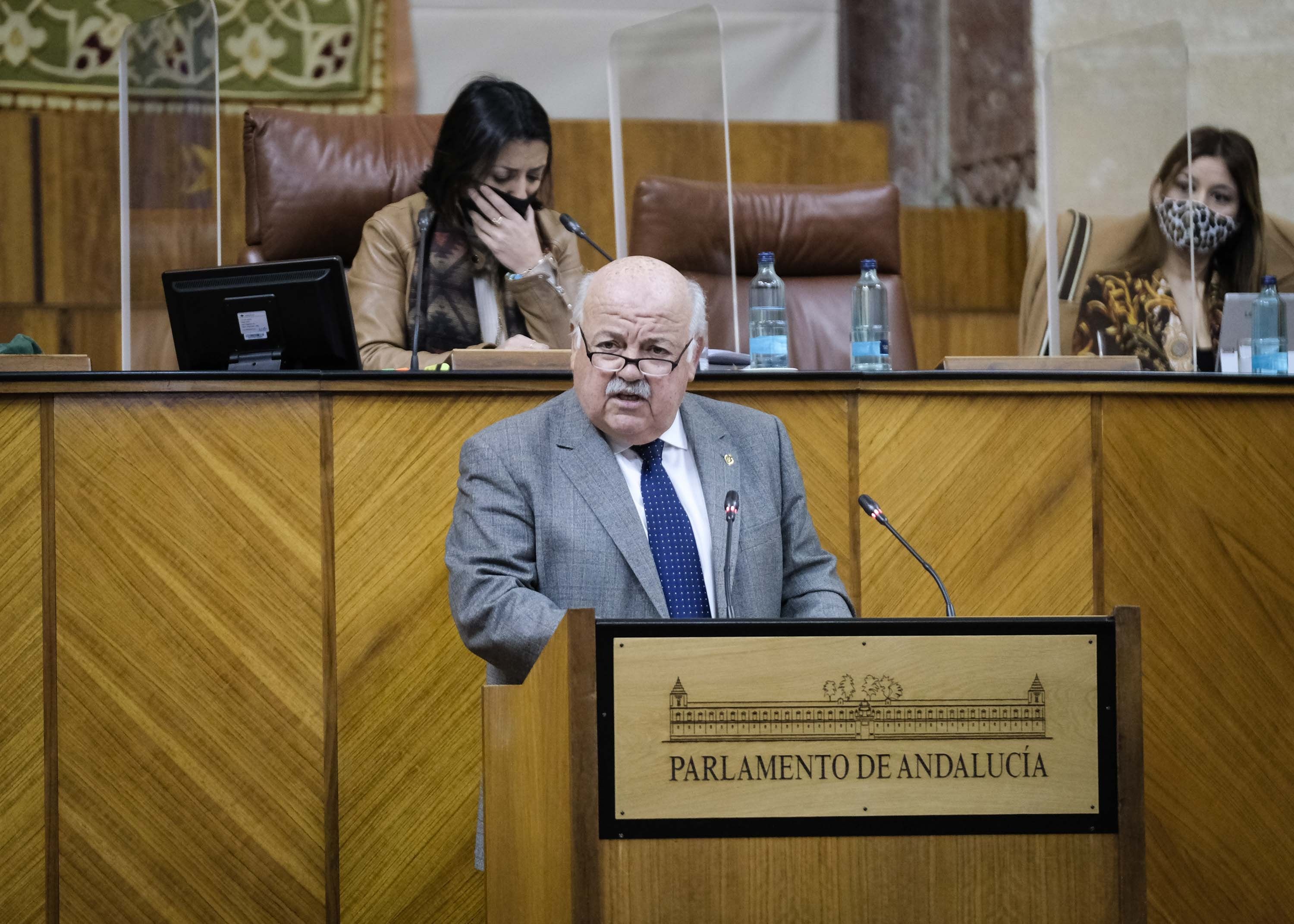 El consejero de Salud y Familias, Jesús Aguirre, en una imagen de este jueves en el Parlamento andaluz.