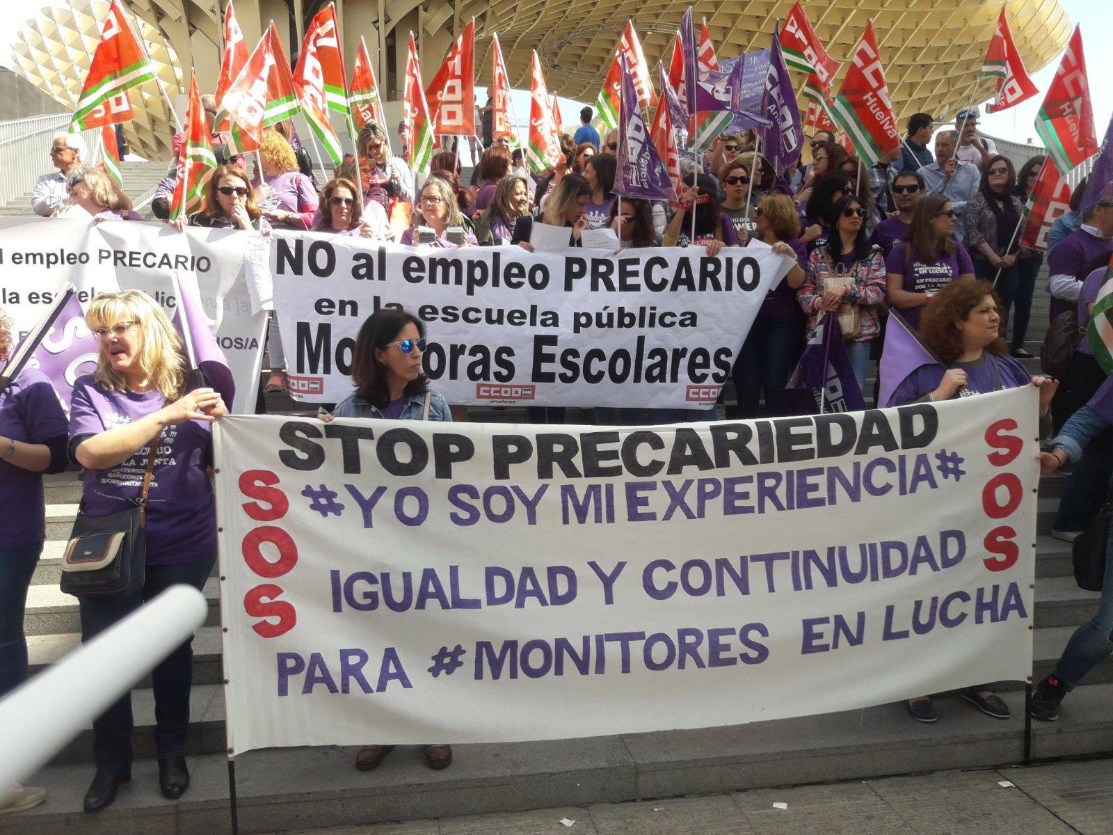 Una pasada concentración en Sevilla. FOTO: SOS MONITORES ESCOLARES DE ANDALUCÍA. 