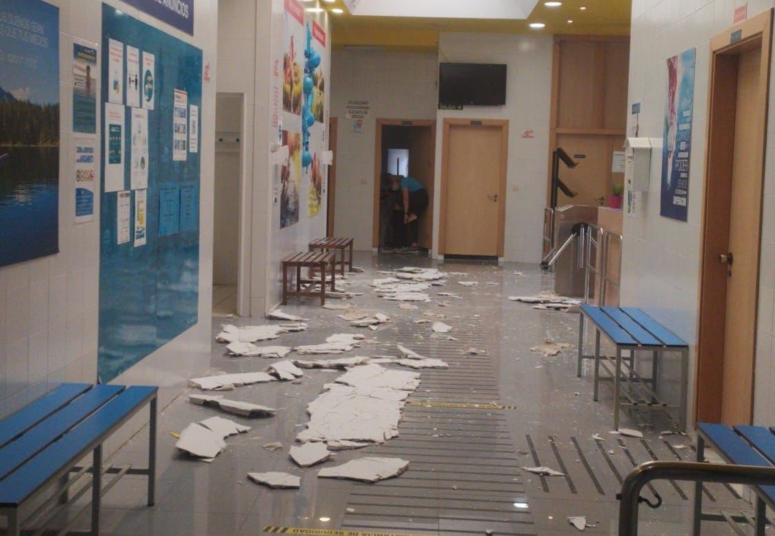 Desperfectos en el interior de un centro escolar de Atarfe, en Granada, tras un terremoto.