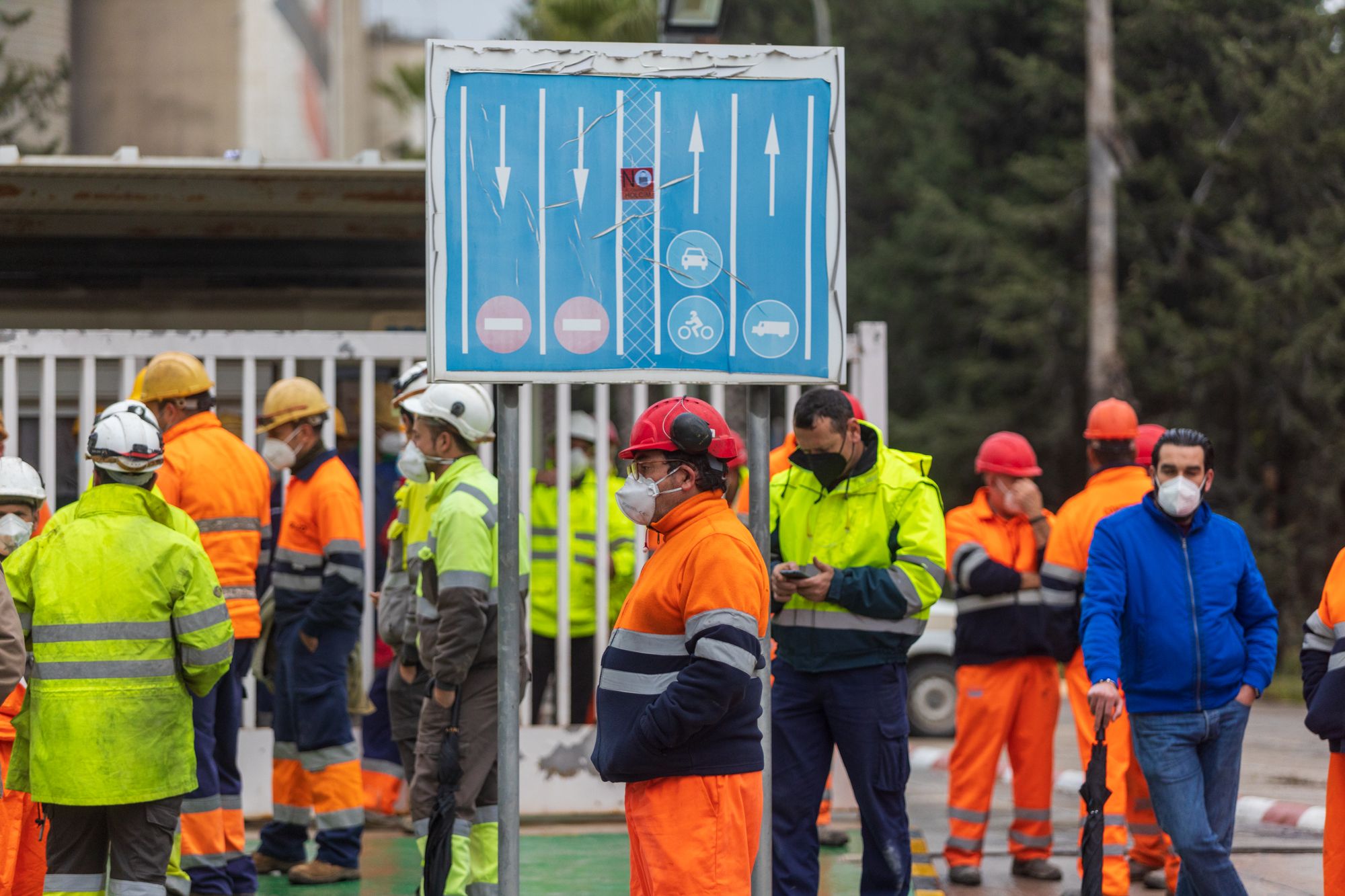 Trabajadores de Holcim, durante una protesta reciente por el ERE planteado por la empresa.