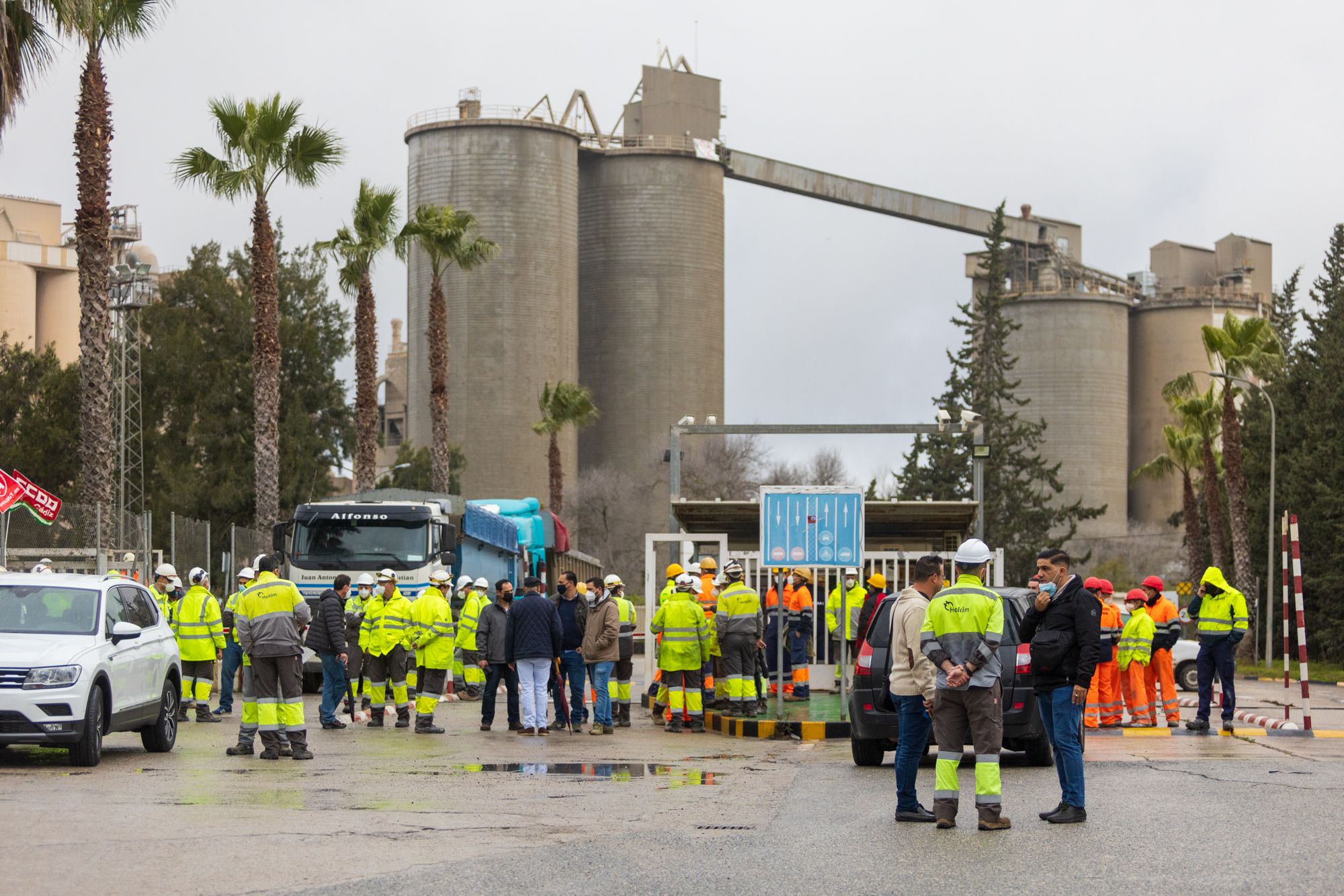 Trabajadores de Holcim en una protesta reciente en Jerez.