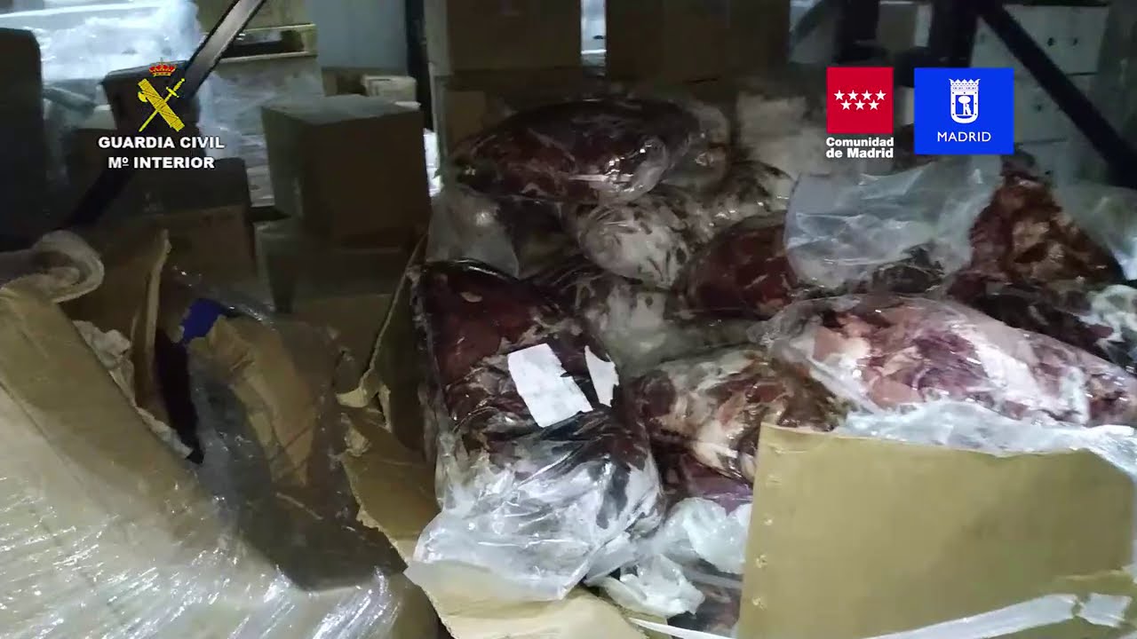 Carne incautada en la operación 'Pitanza' llevada a cabo por la Guardia Civil y que pretendía 'colar' productos cárnicos en mal estado en centros educativos y sanitarios de Málaga.