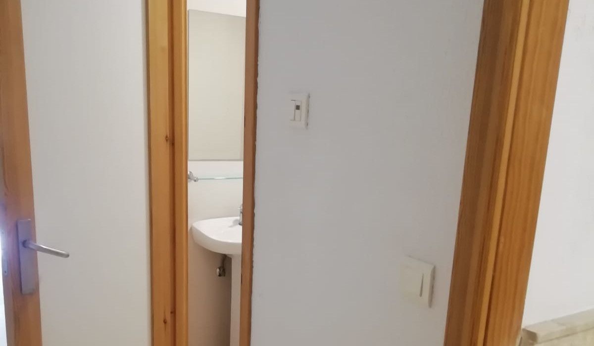 La entrada de los baños dentro de una habitación. FOTO: Cedida
