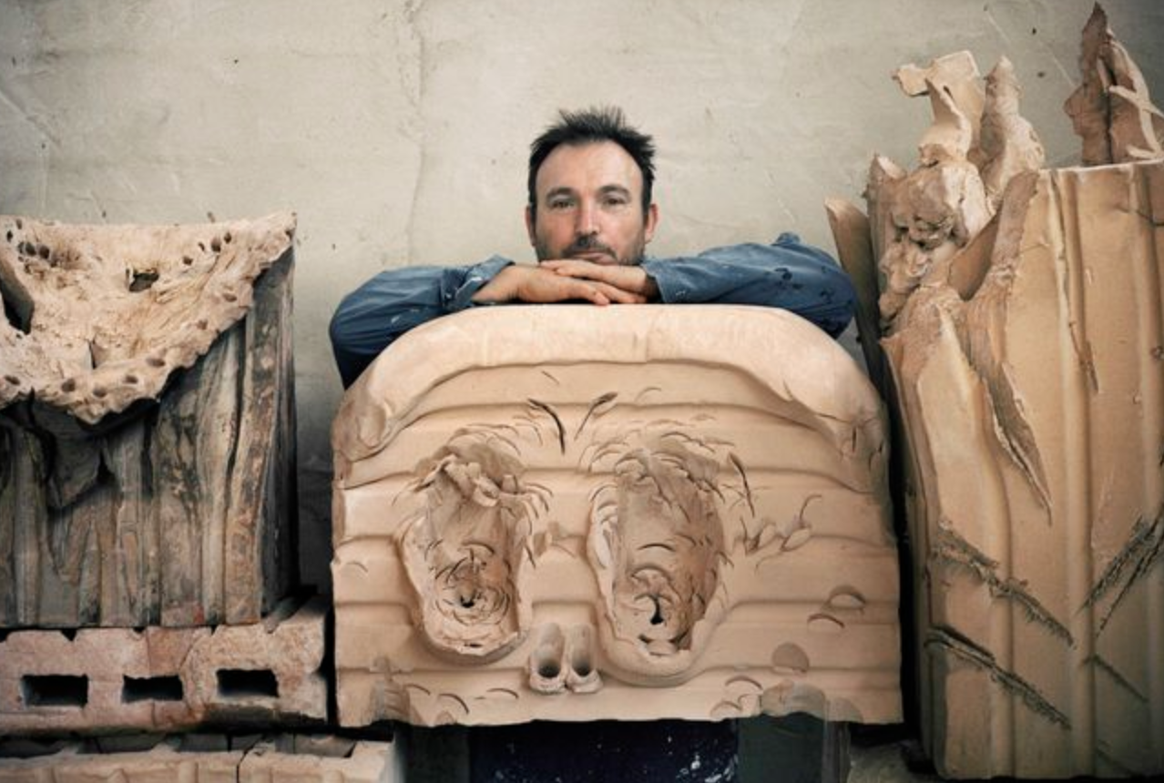 Barceló, en su taller de cerámica, en Vilafranca de Bonany (Mallorca), retratado por François Halard.
