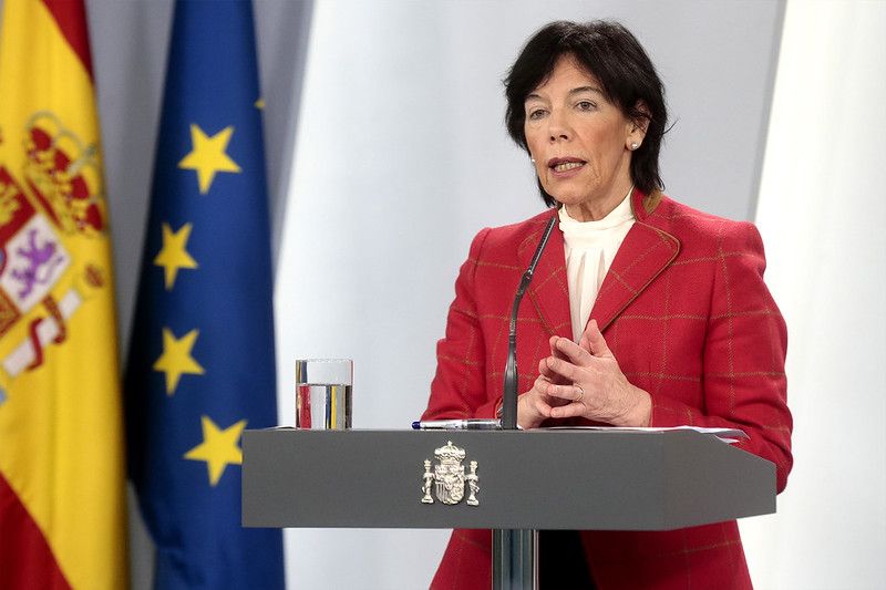 La ministra de Educación, Isabel Celaá, en rueda de prensa.