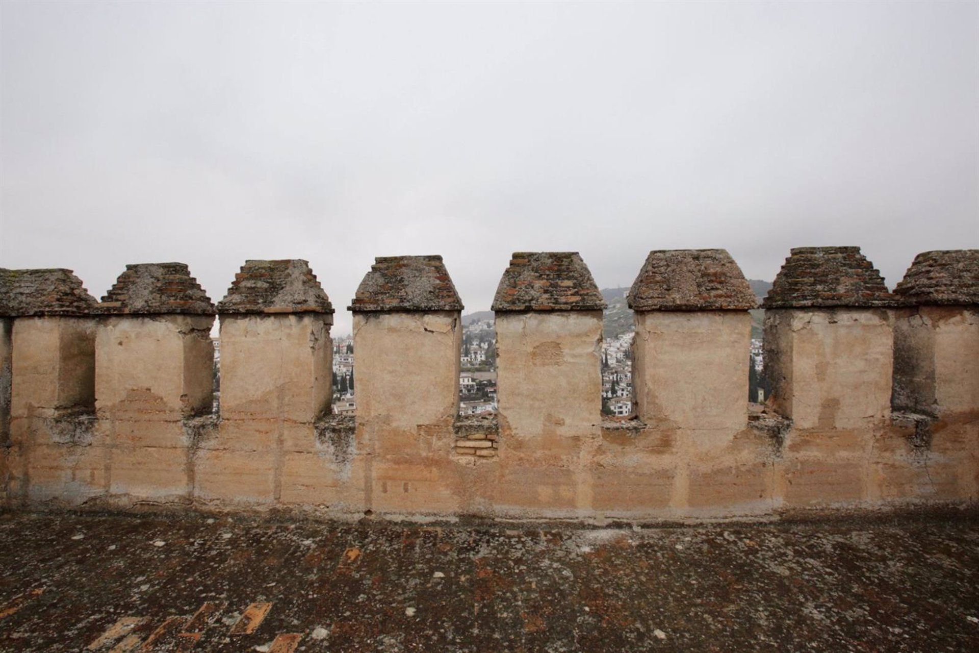 Las almenas de la Torre de Mohamed o Torre de las Gallinas, en la Alhambra.  JUNTA