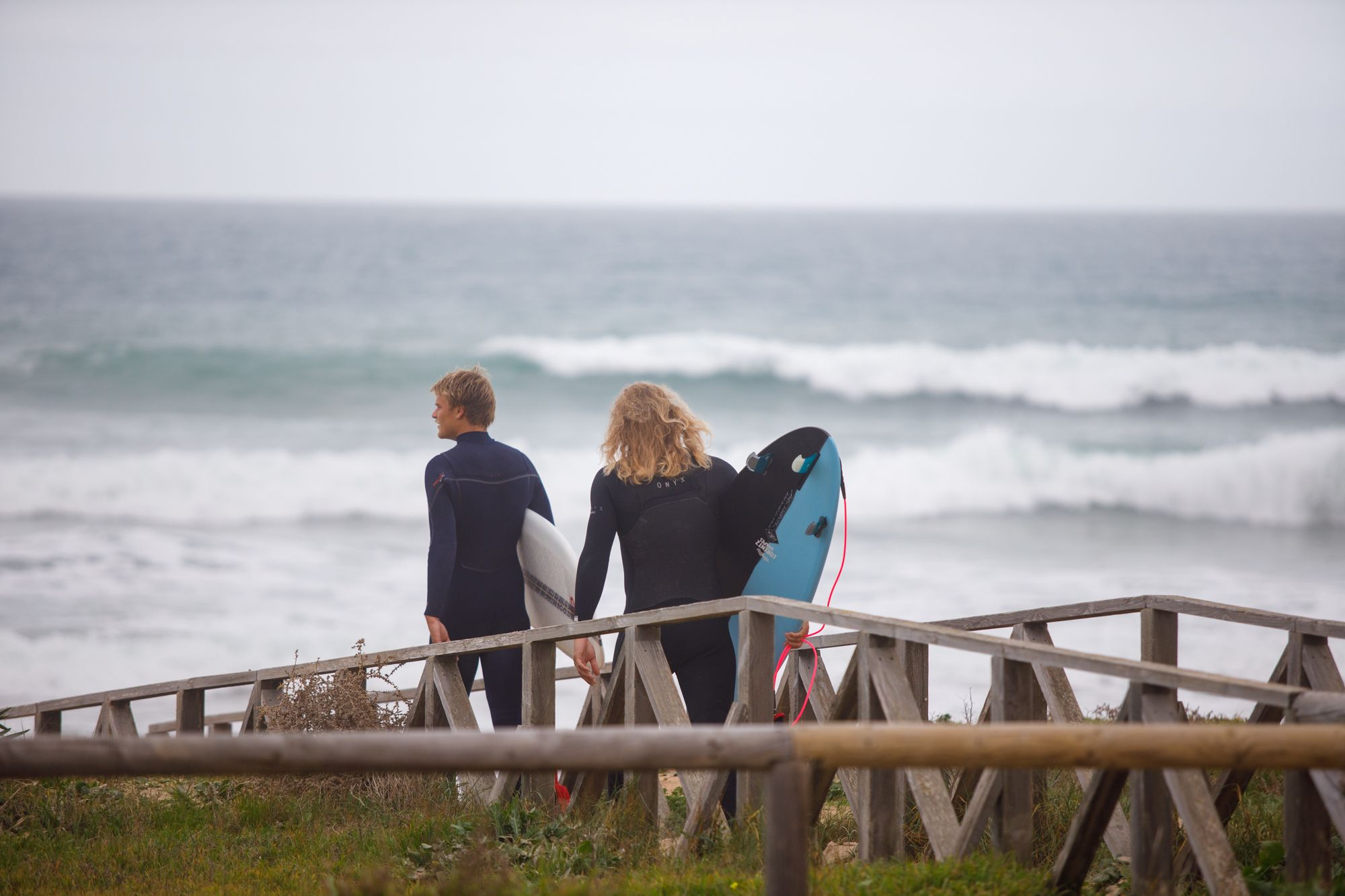 Dos de los pocos turistas presentes en El Palmar estos días. FOTO: JUAN CARLOS TORO