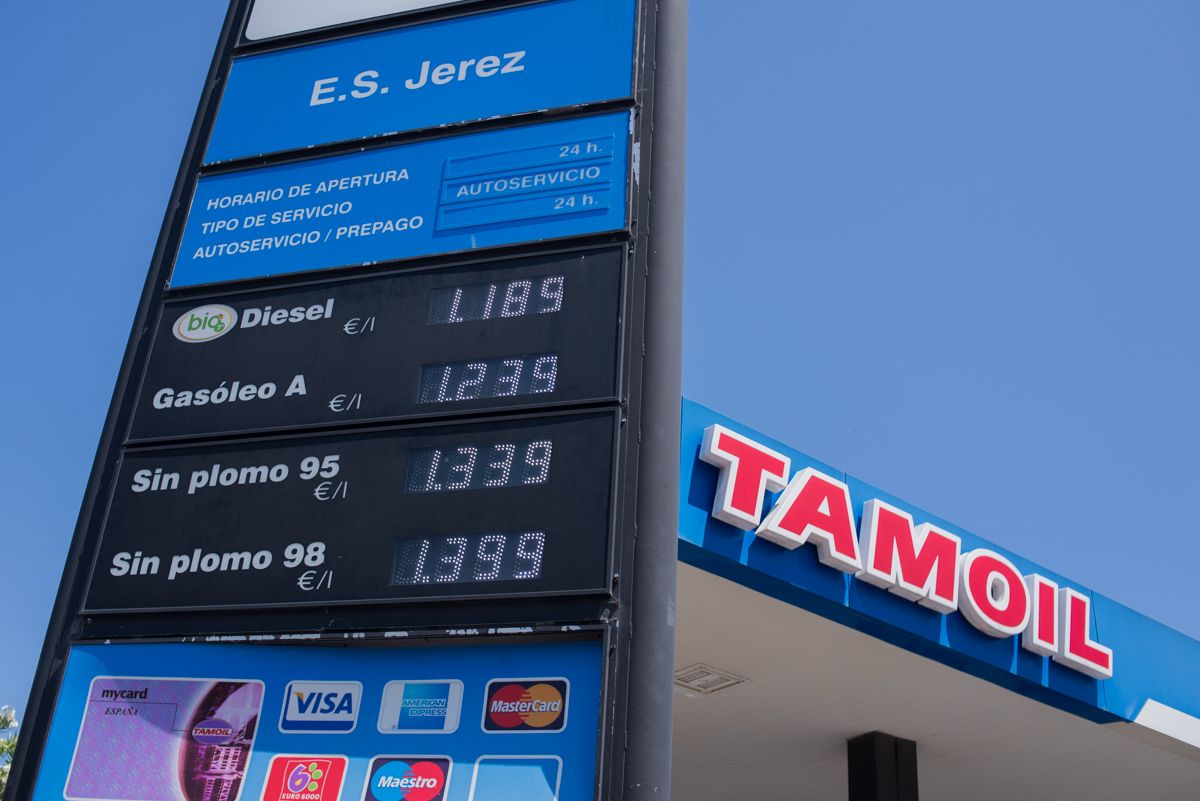 Precios de la gasolinera Tamoil de la avenida Puertas del Sur. FOTO: MANU GARCÍA. 