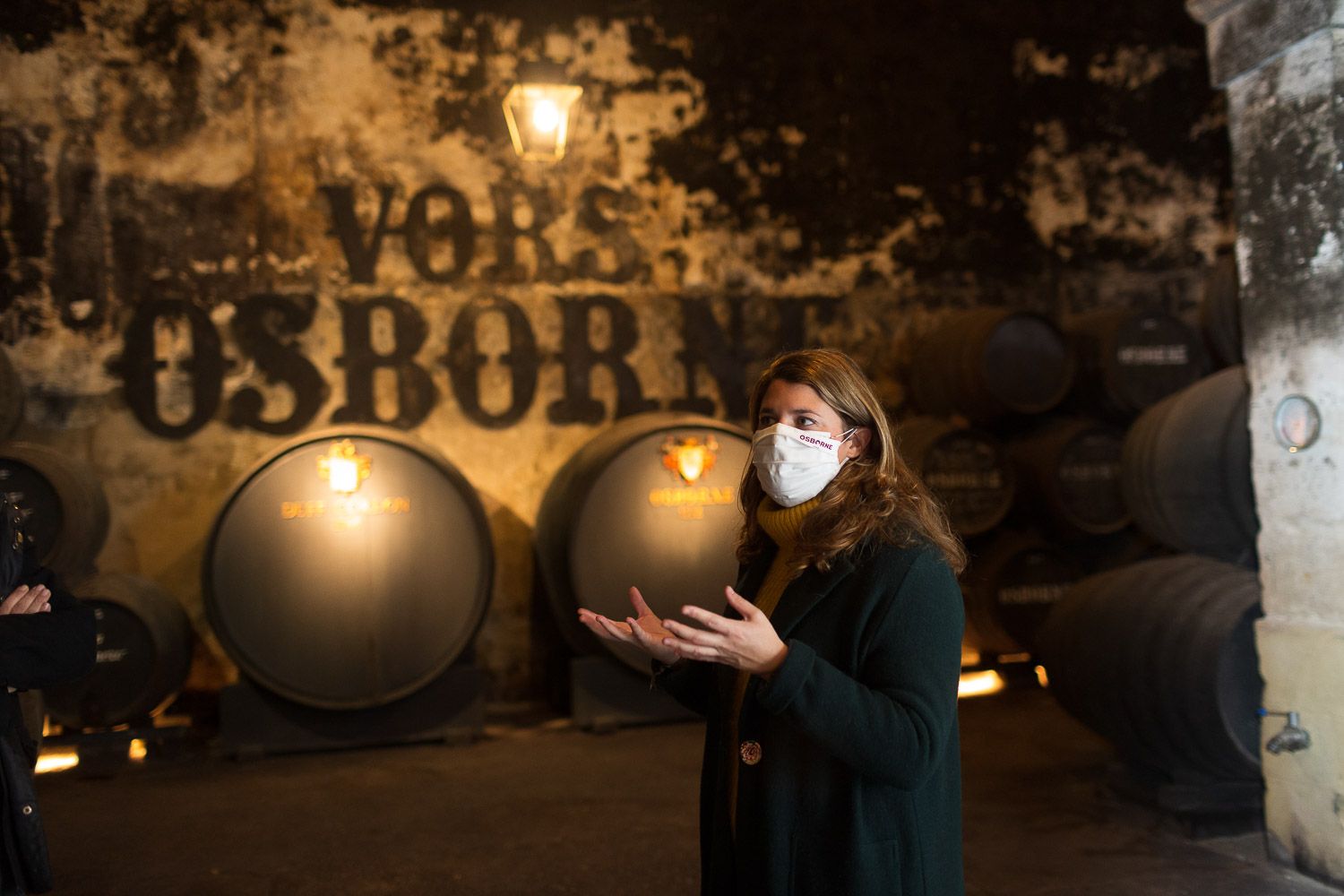 Carla Terry Osborne, en la zona de los jereces más viejos de Osborne, en días pasados. Carla Terry Osborne, en la zona de los jereces más viejos de Osborne, en días pasados.