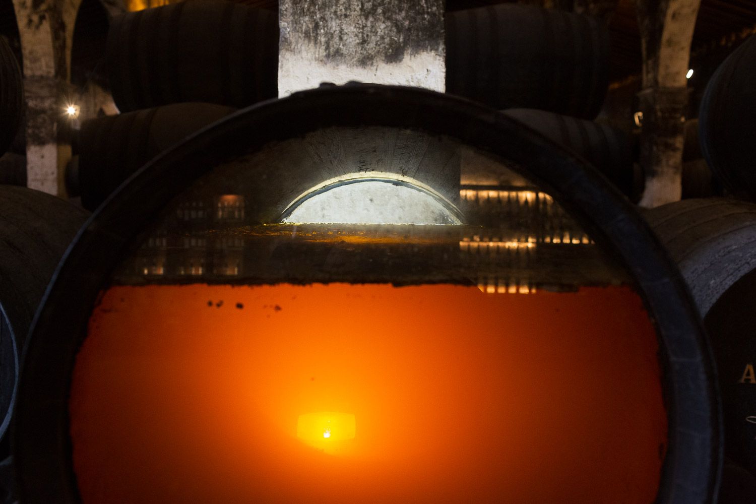 Bota en una bodega, en una imagen de archivo utilizada en el artículo 'Mismo sector, nuevas condiciones'.