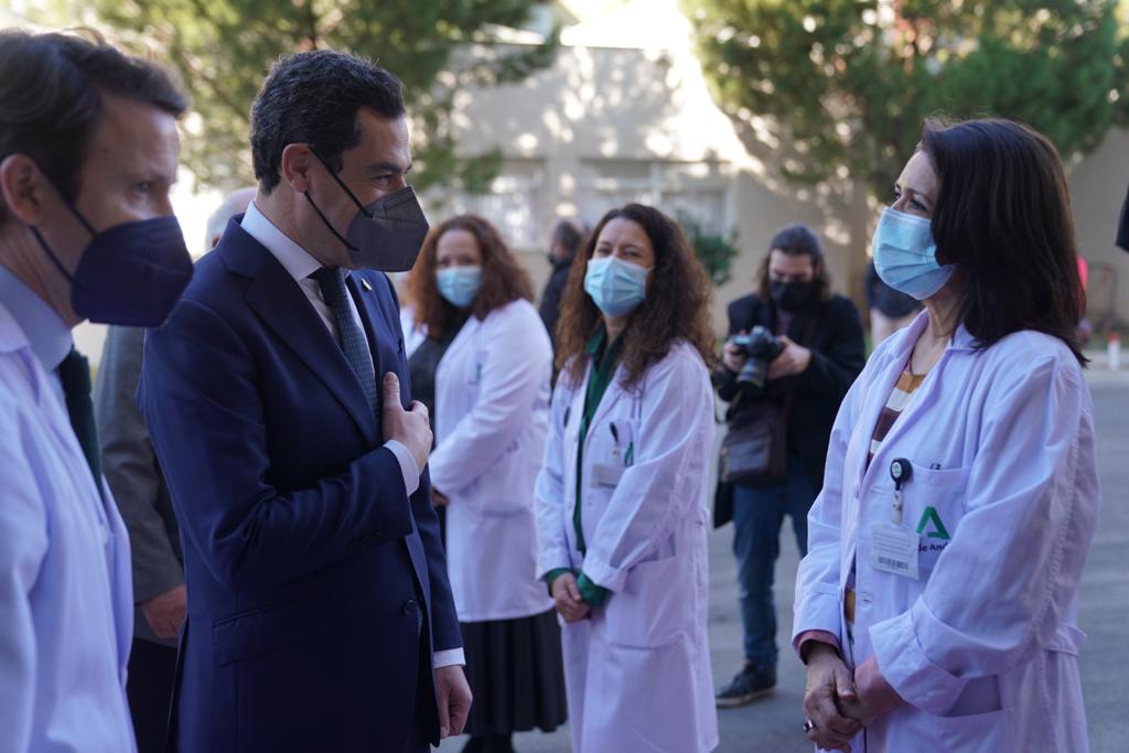 Moreno Bonilla, este fin de semana en una visita a un hospital. FOTO: Junta