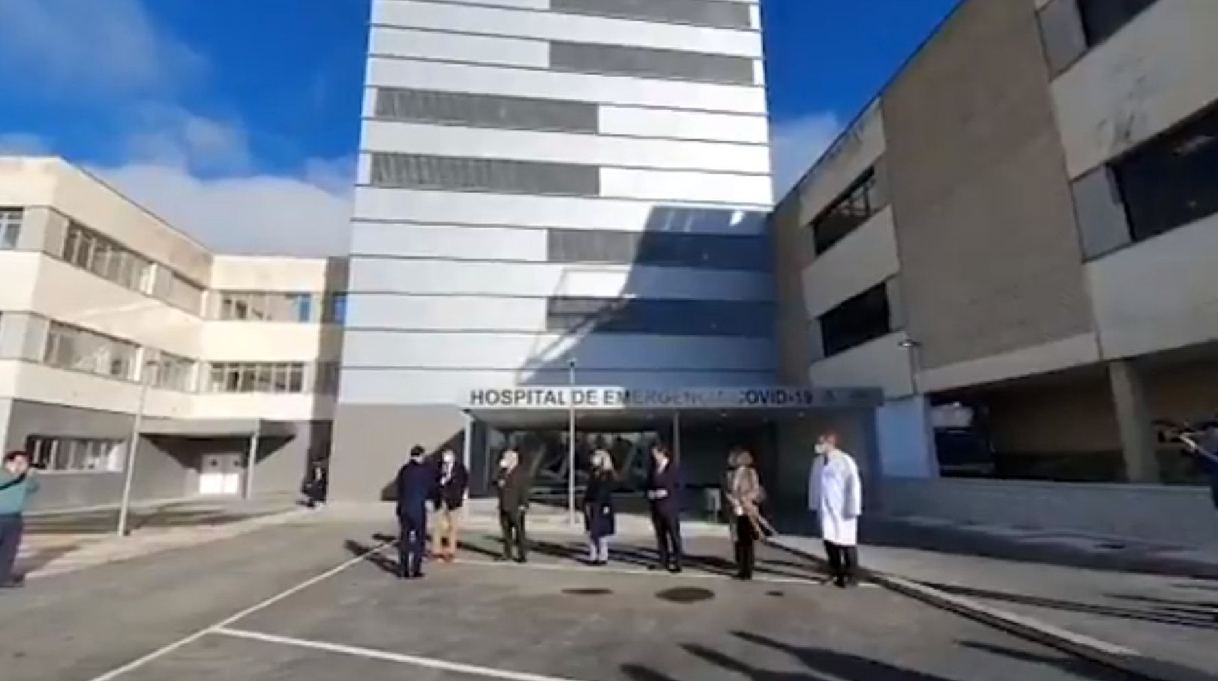 La inauguración del nuevo Hospital Militar de Sevilla, dedicado a emergencias covid, este lunes. FOTO: Junta
