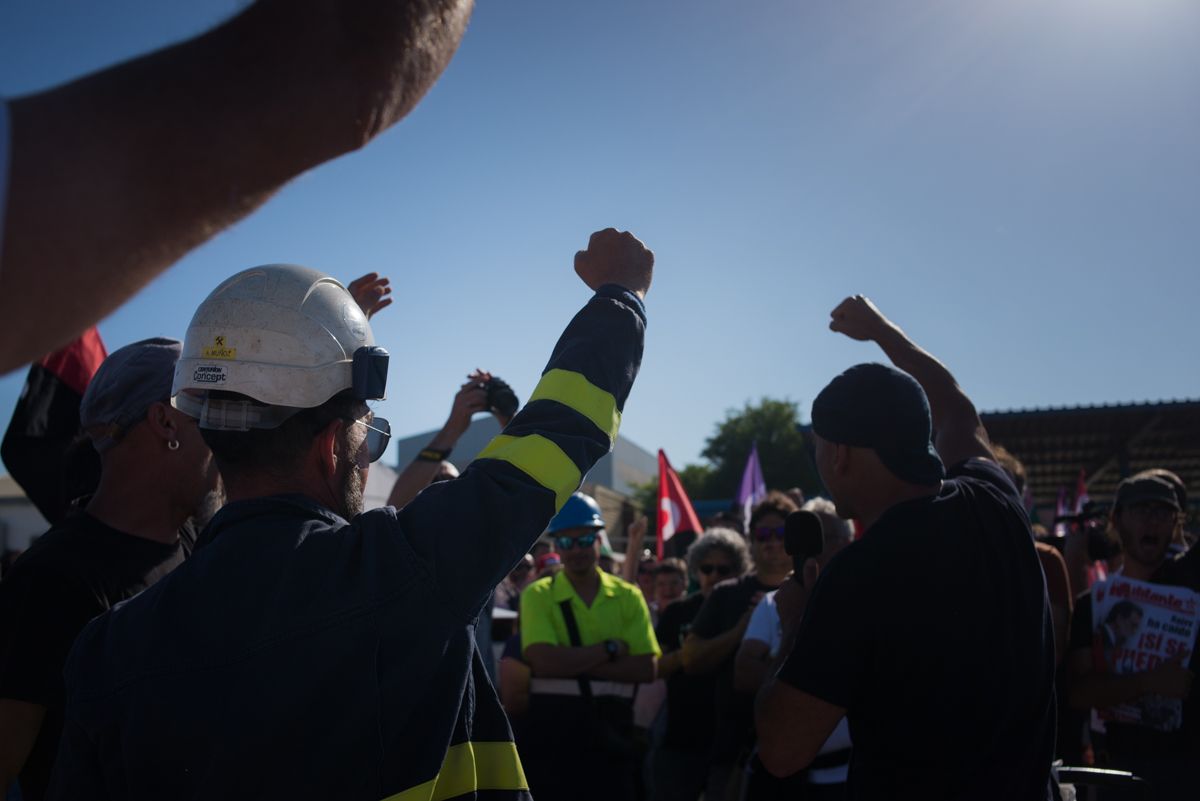 Todos los partidos salvo Vox y PNV apoyan en el Congreso más carga de trabajo para la industria del metal en la Bahía. En la imagen, trabajadores del metal al inicio de una manifestación en Navantia. FOTO: MANU GARCÍA. 
