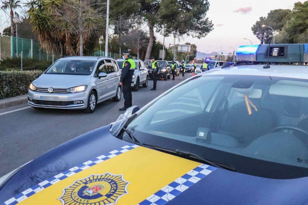 Agentes de Policía Local de Alicante, en una imagen reciente.