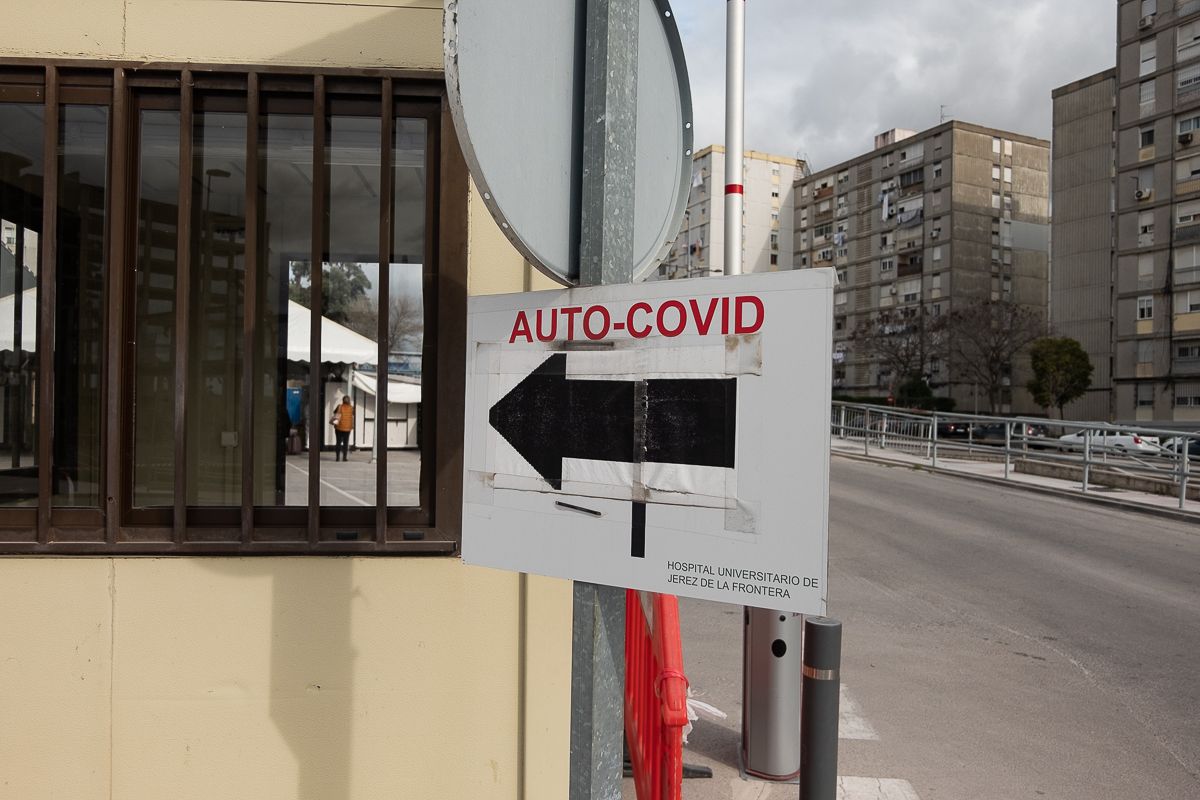 Zona de autocovid del Hospital de Jerez.