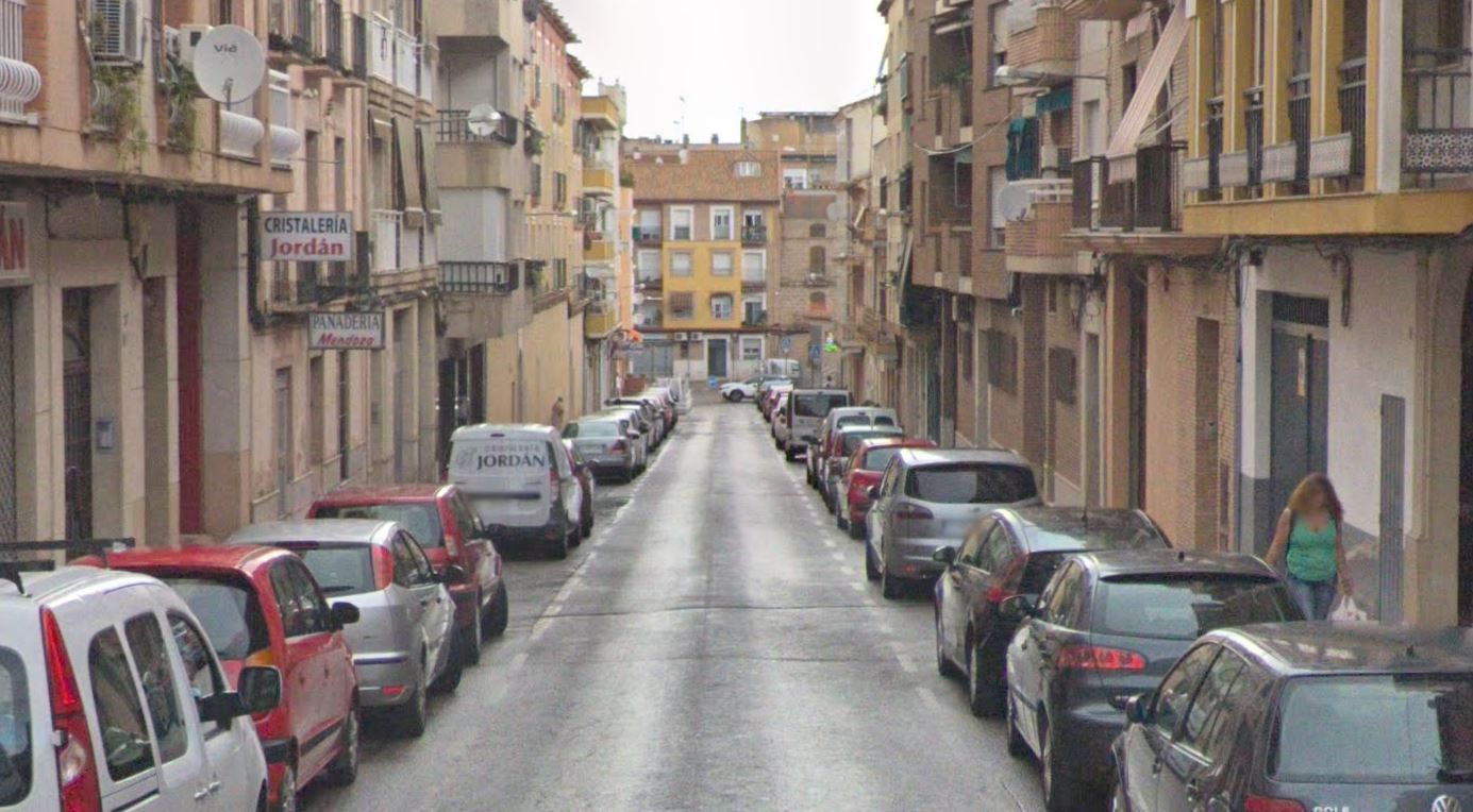 La calle donde se produjo el asesinato, en Linares.